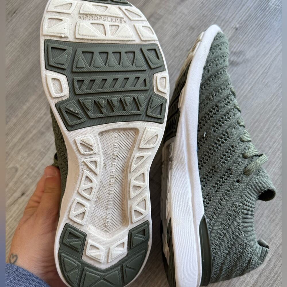 APL Women’s Sz 7 Techloom Wave Sneakers in Green - Picture 8 of 8